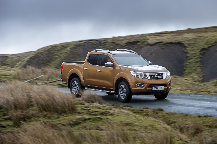  Nissan NP300 Navara Double Cab 2016 года  (UK) (фото 14 из 30)